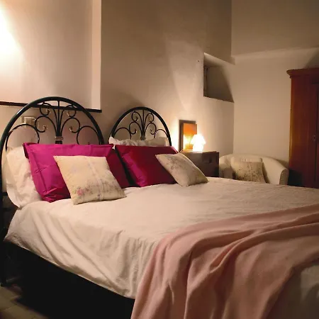 Villa Spacious With Pool In Italy Fabriano